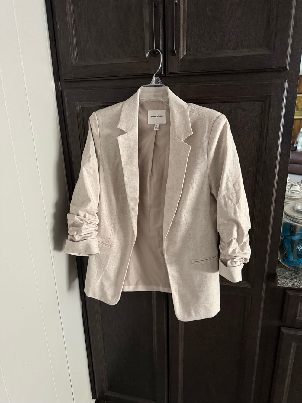 Banana Republic Women's Linen-Blend Ruched-Sleeve Blazer - Picture 3 of 5